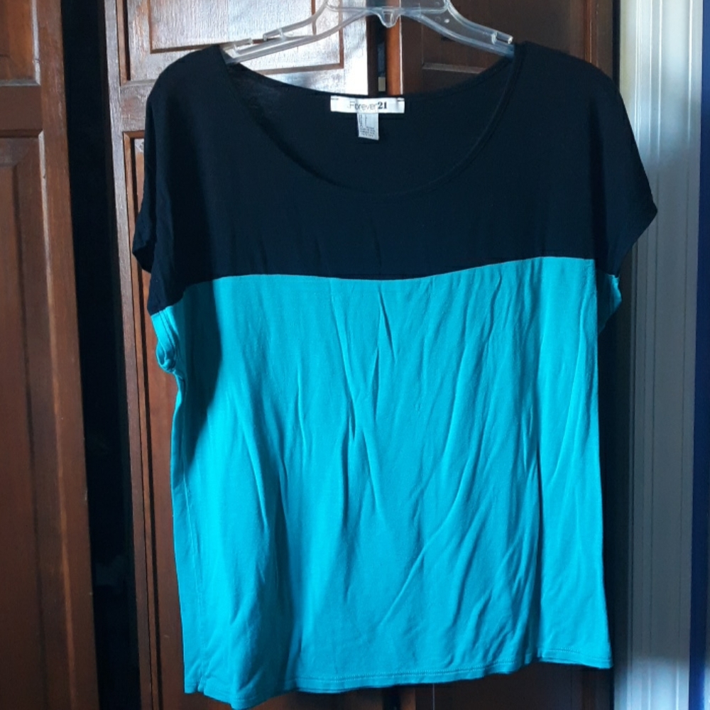 Forever21 Green & Black Top!